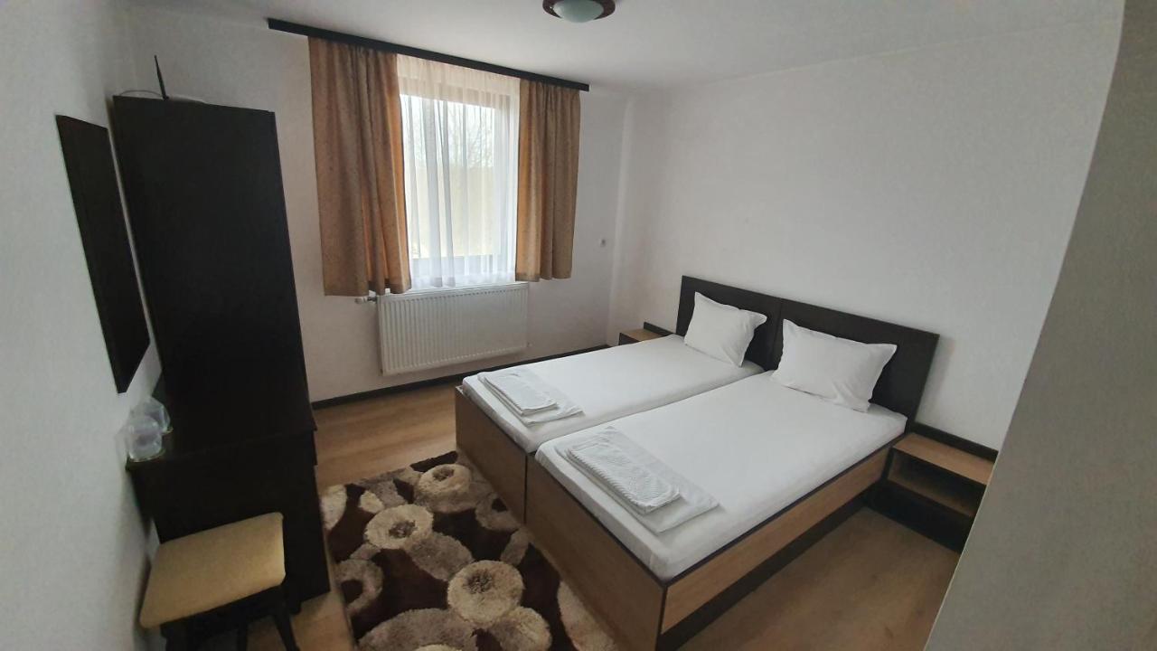 Семеен Хотел-Ресторант Етно Чакала Hotel Sevlievo Exterior photo