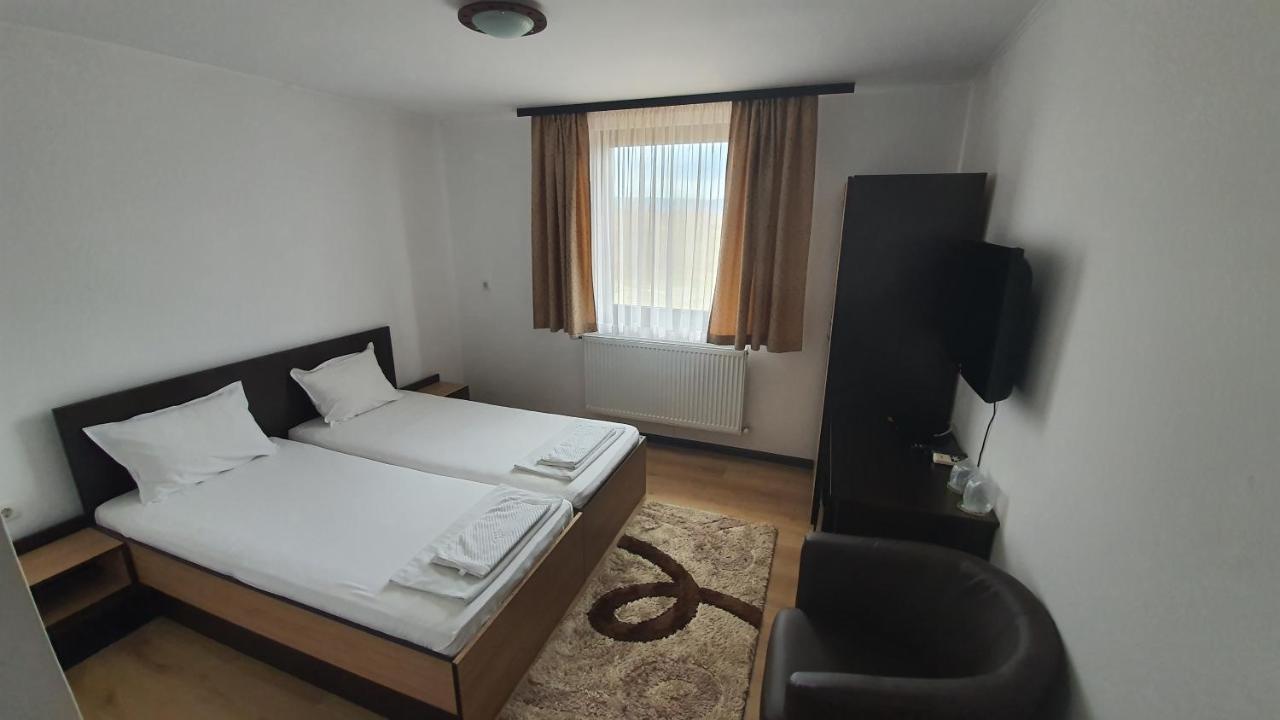 Семеен Хотел-Ресторант Етно Чакала Hotel Sevlievo Exterior photo