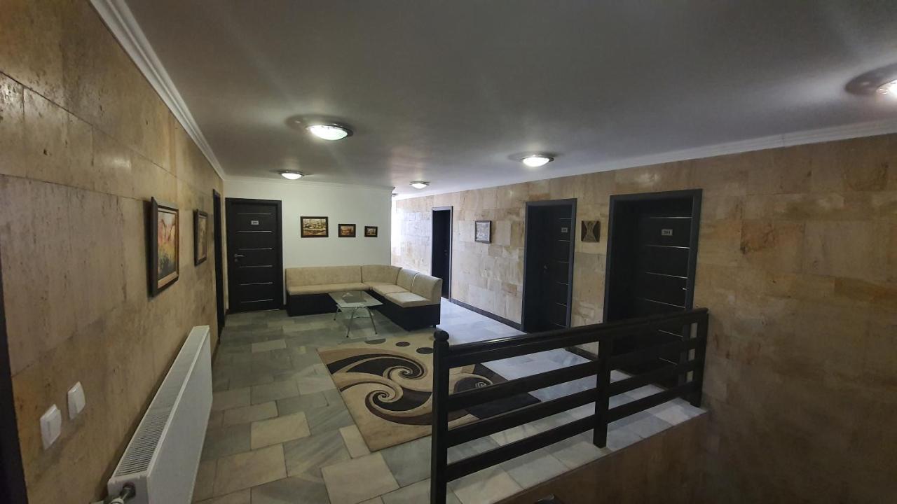 Семеен Хотел-Ресторант Етно Чакала Hotel Sevlievo Exterior photo